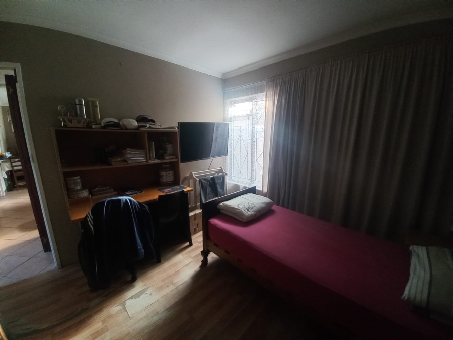 6 Bedroom Property for Sale in Woodlands Western Cape